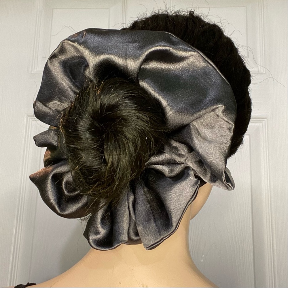 Handmade women grey satin oversized scrunches. NWT. Condition. - Picture 5 of 6